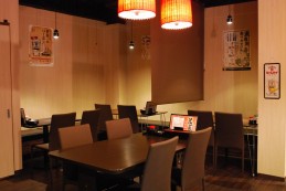 落ち着いた雰囲気の店内