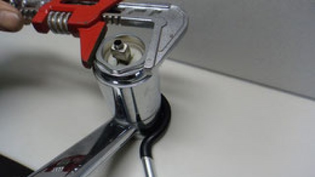水廻りのトラブル、修理は当社におまかせ!交換、修理部品、蛇口など各種ご用意しています。