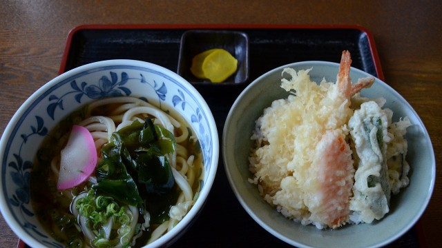 ボリュームたっぷり天丼セット!