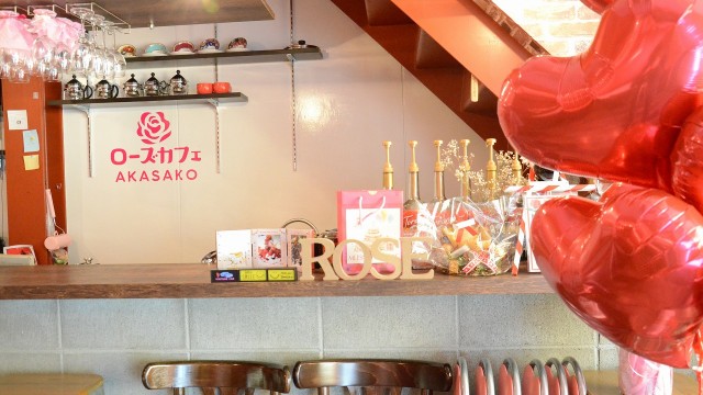 ピンクを基調とした可愛らしい店内