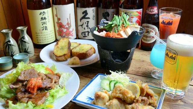 シンプルだけど美味しさにこだわった料理がずらり。お酒も豊富です。