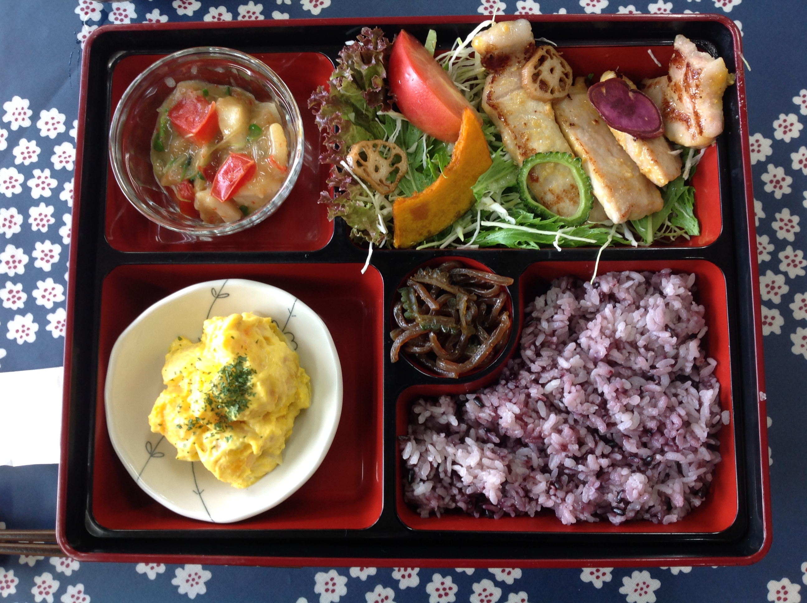 お肉ごはん（日替わり）