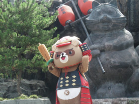 小松島ステーションパークには、世界一おおきなたぬきの銅像があるので是非みにきてほしいポン☆